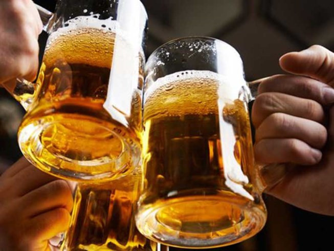 Hạn chế uống rượu bia là cách hỗ trợ điều trị viêm gan B có hiệu quả 