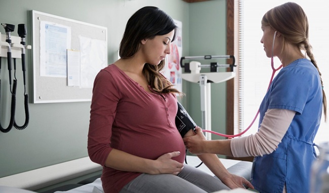 Phụ nữ mang thai bị huyết áp cao có nguy hiểm
