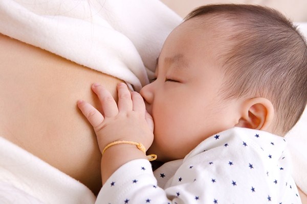 Nuôi con bằng sữa mẹ giúp giảm tỷ lệ mắc tiêu chảy cấp ở trẻ