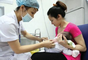 Tiêm vắc xin ComBe Five cho trẻ để phòng ngừa và thanh toán bệnh nguy hiểm ở trẻ (nguồn: internet)