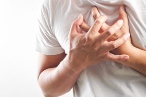 Biểu hiện của viêm cơ tim là đau ngực, mệt mỏi, nhịp tim nhanh,... 