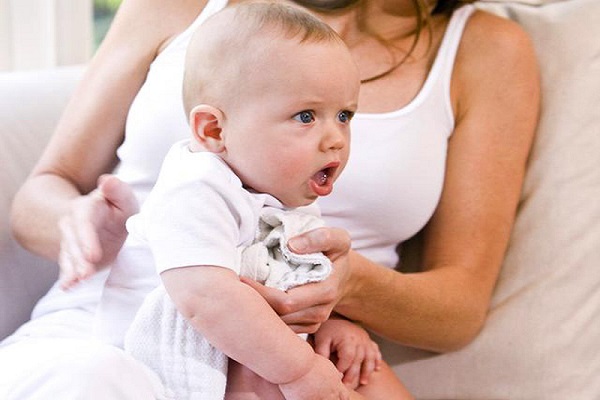 Trẻ em dưới 2 tháng, trẻ sinh thiếu tháng ..là những đối tượng dễ mắc viêm phế quản phổi