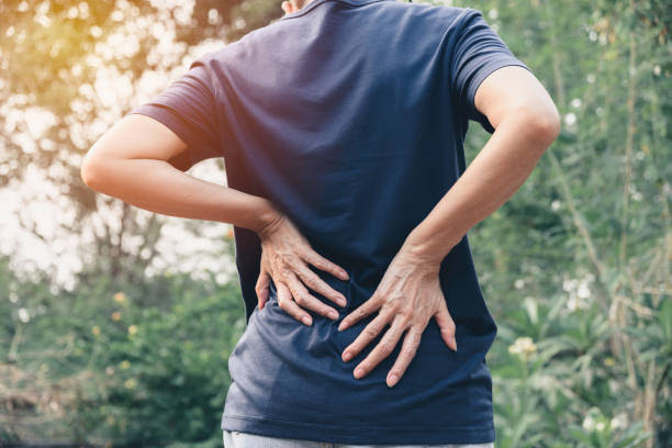 Thoái hóa cột sống gây đau lưng 
